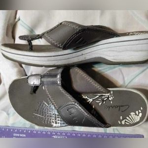 Clark's sandals size 7